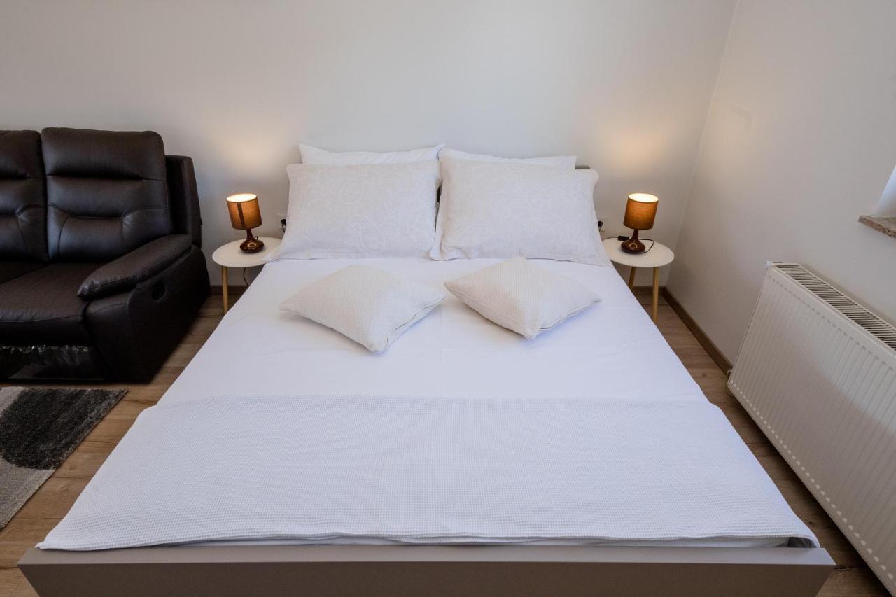 Apartments Luka 라브 외부 사진