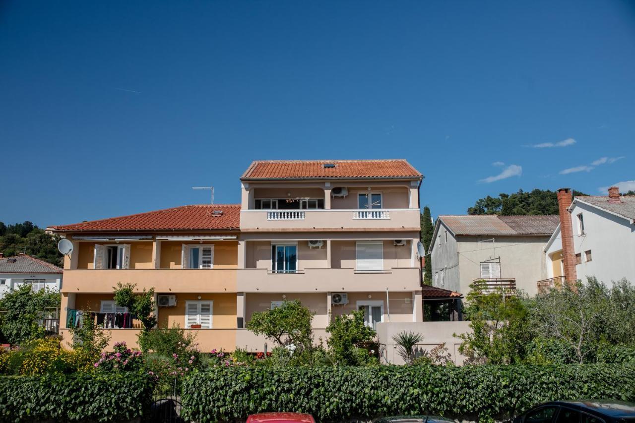 Apartments Luka 라브 외부 사진